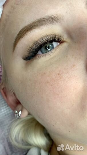 Модель на наращивание ресниц