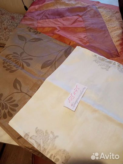 Новые льняные скатерти и большие салфетки на стол