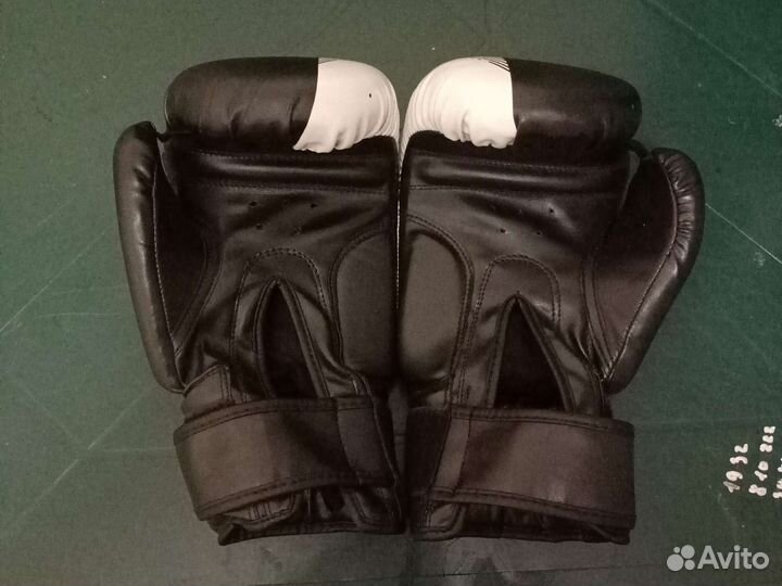 Боксерские перчатки 14 oz