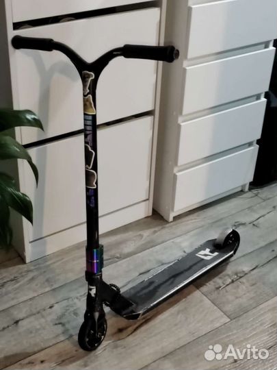 Трюковой самокат reaction