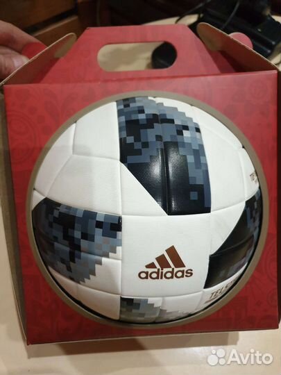 Футбольный мяч adidas telstar fifa 2018