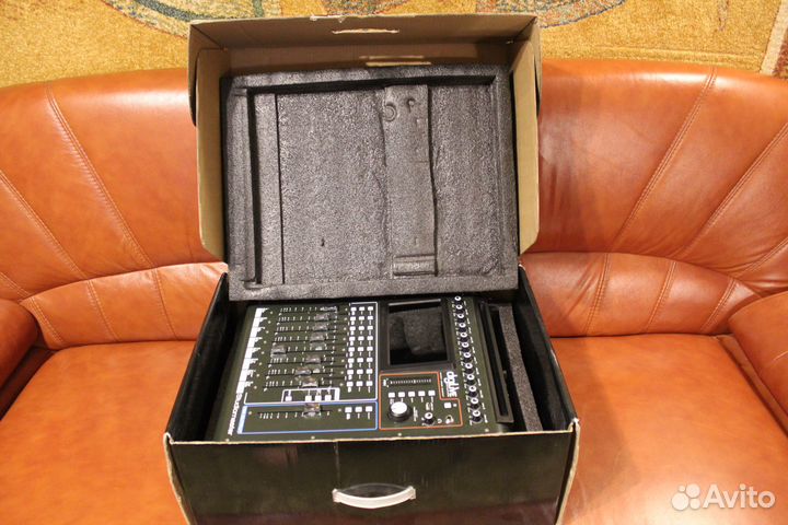 Studiomaster DigiLive 16 Цифровой микшерный пульт