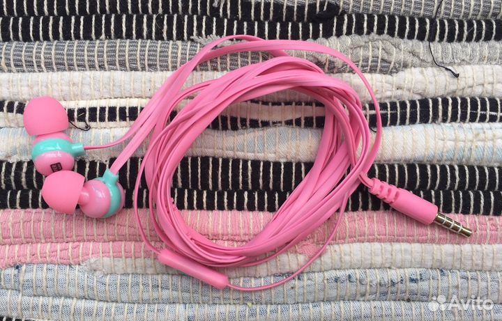 Проводные наушники