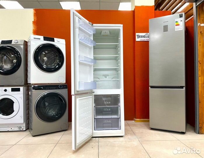 Холодильник узкий бу Beko. На гарантии