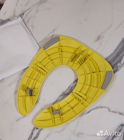 Новая накладка на унитаз детская складная, жёлтая