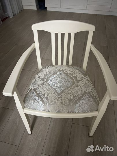 Продаеться 4 шикарных стула 6т за каждый