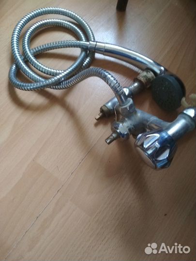 Смеситель для ванны с душем