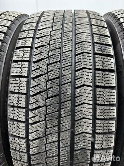 Bridgestone Blizzak VRX2 245/45 R18 100Q