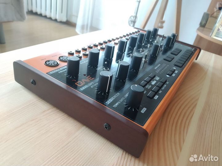 Аналоговый синтезатор Behringer crave