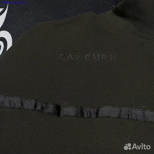 Худи Cav Empt: Уникальность в каждом стежке