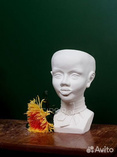 Гипсовые кашпо Женское тело Девочка с жвачкой Афри