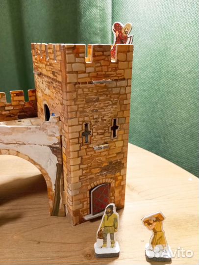 Картонный домик замок