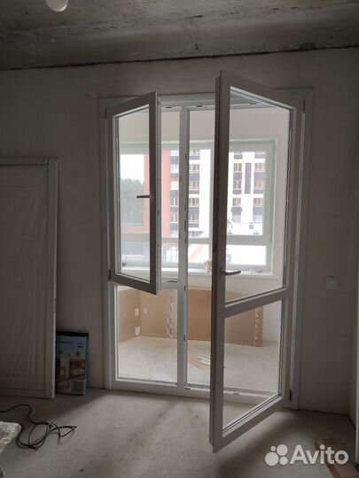 Дверной блок на балкон