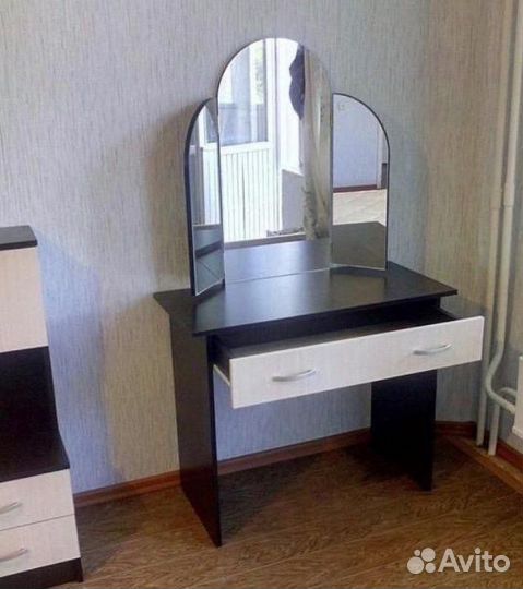 Стол макияжный «Бася» с зеркалом