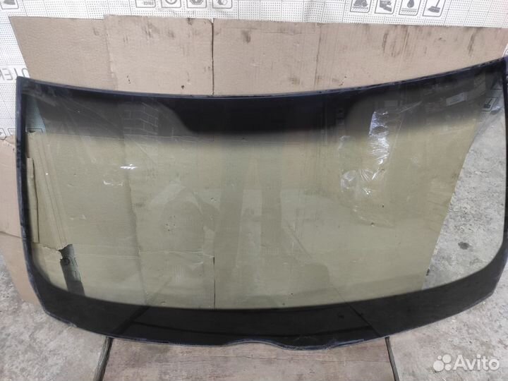 Стекло лобовое Mercedes w140