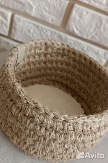 Интерьерная корзинка из джута