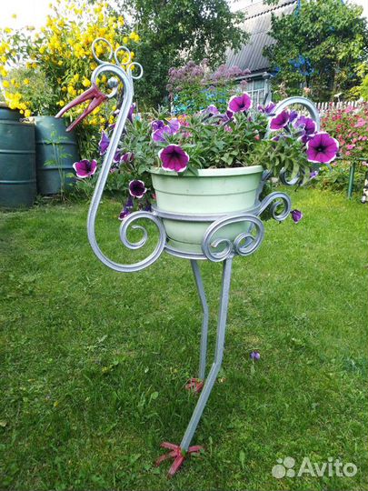 Ручная работа из металла. Украшение садового участ