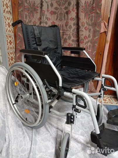 Инвалидная коляска новая