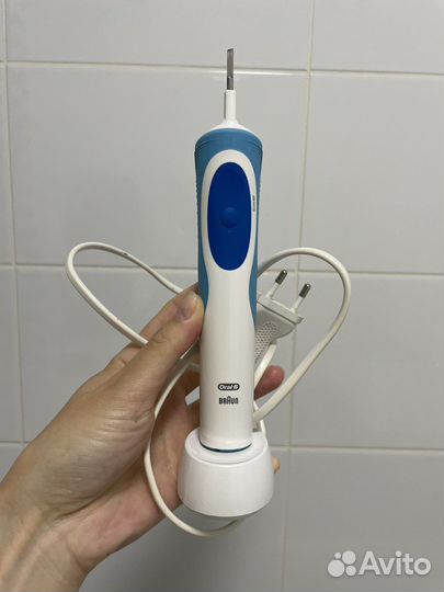 Электрическая зубная щетка Oral B 3757
