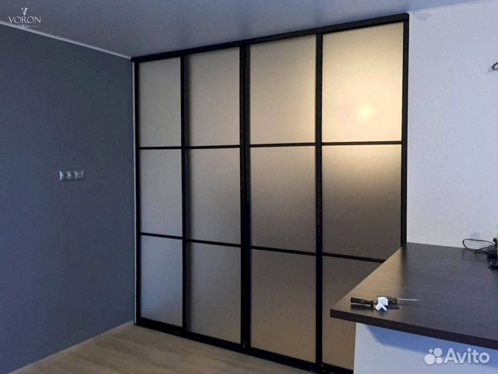 Раздвижная перегородка с матовым стеклом