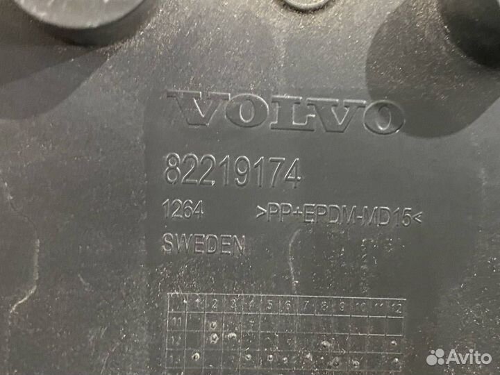 Кожух рулевой колонки Volvo FH5 82219174