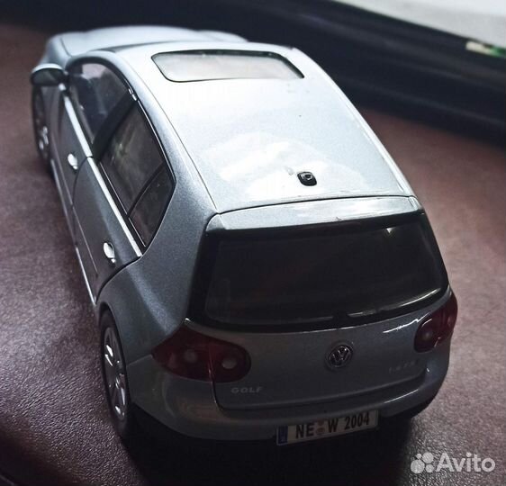 Модель Volkswagen Golf V 1:18