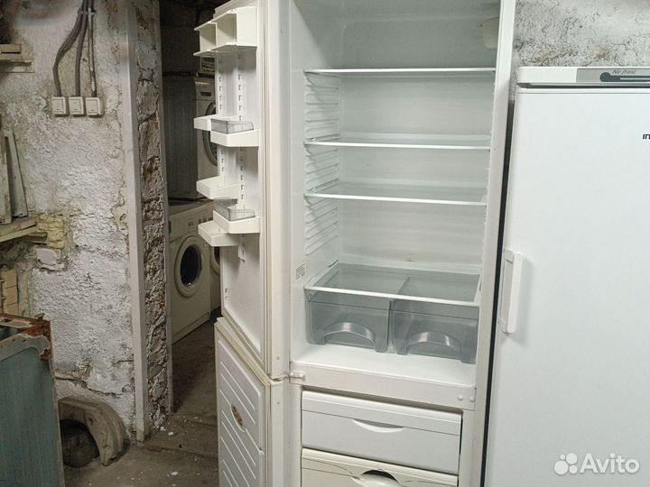 Холодильник Атлант рабочий