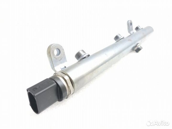 Топливная рейка (рампа) правая Mercedes-Benz