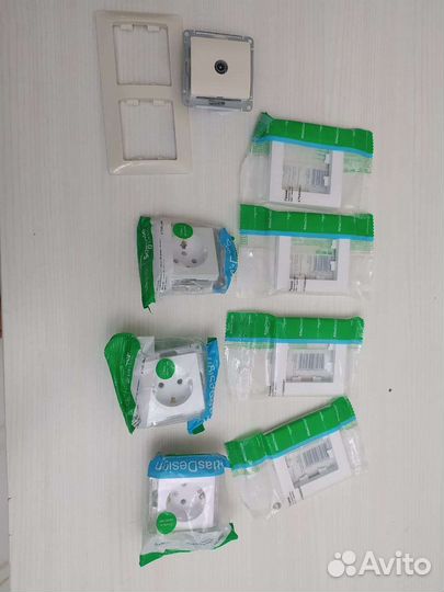 Разетки и рамки Шнайдер атлас