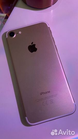 Телефон iPhone 7