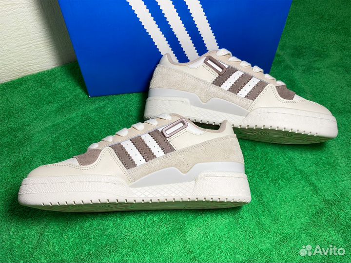 Кроссовки женские Adidas Forum бежевые