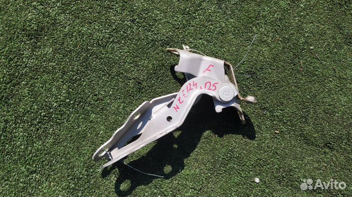 Петли капота пара Toyota Corolla Fielder NZE124