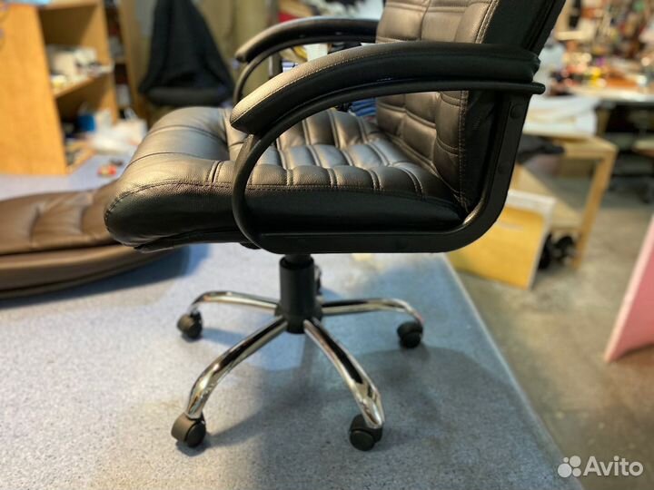 Офисное кресло