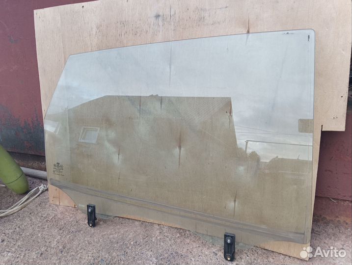 Стекло задней двери на Туксан 1