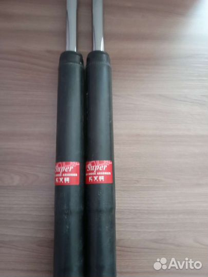 Передние стойки амортизаторов на Toyota carina