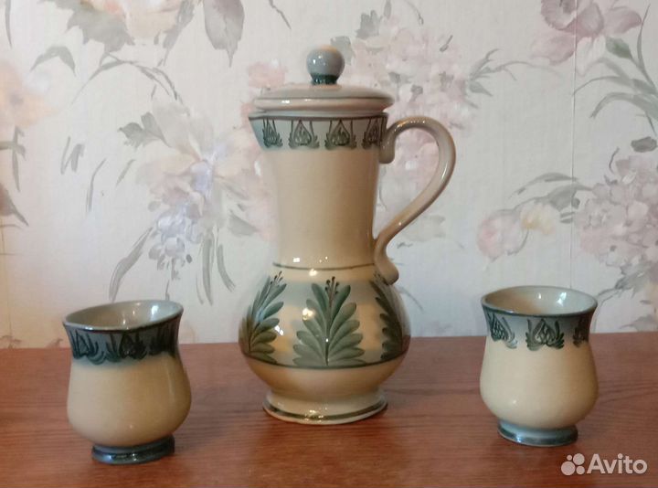 Кувшин и бокалы