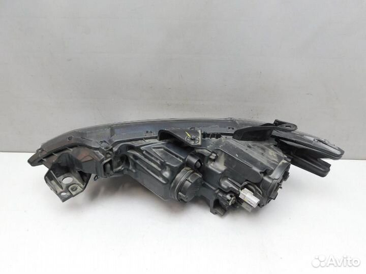 Фара правая Mitsubishi Outlander