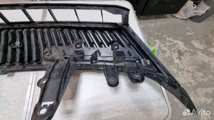 Решетка радиатора на Toyota Harrier