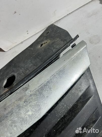 Решетка радиатора Renault Sandero 2013