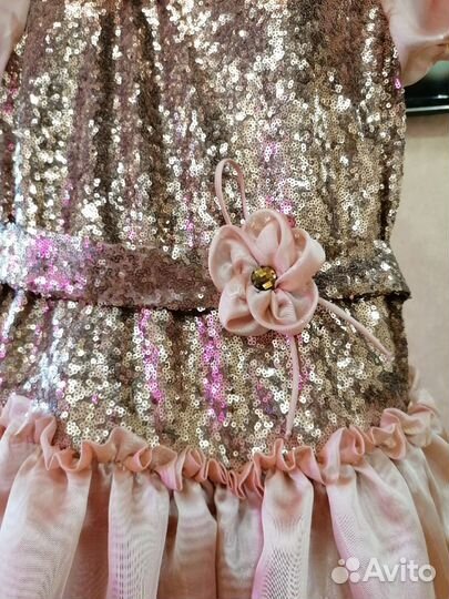 Платье для девочки новое 122 128