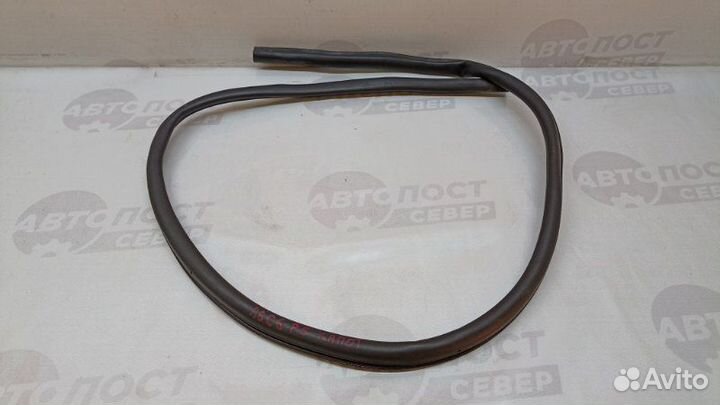 Уплотнитель капота Audi A6 C6 BDW 2007