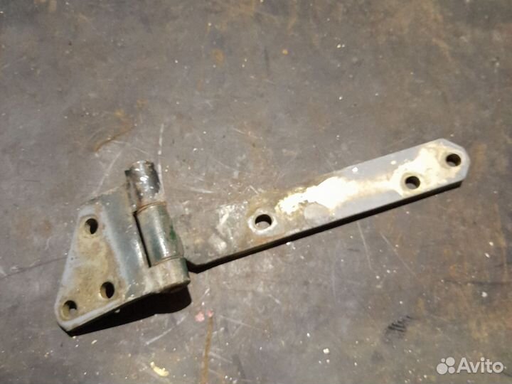 Петля двери багажника нижняя Паджеро 2