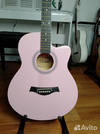 Новая розовая акустическая гитара Belucci