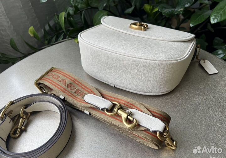 Сумка Coach willow saddle молочная