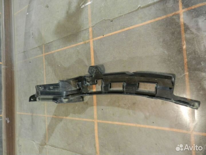 Кронштейн бампера правый-Mercedes-Benz GLA-X156