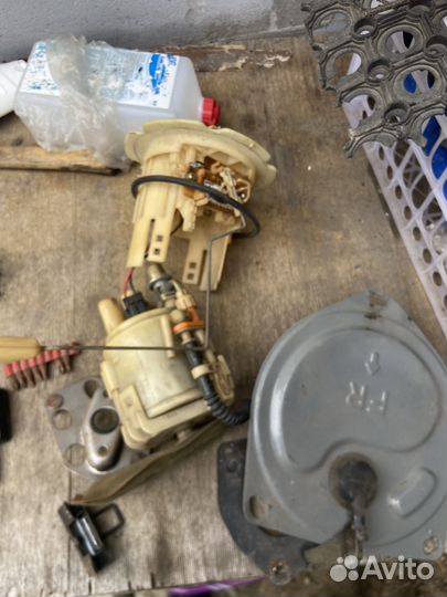 Продам запчасти на ниссан сани