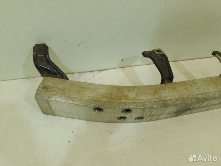 Усилитель бампера передний Toyota Land Cruiser 200