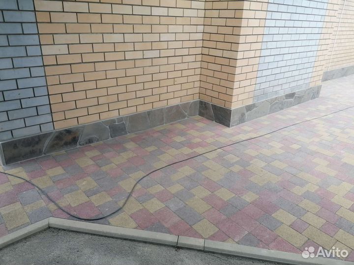 Облицовка цоколя натуральным камнем