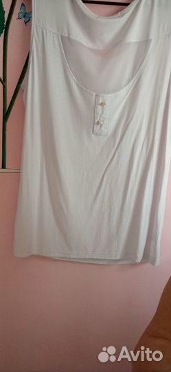 Маечка белая 50 размер впереди роза