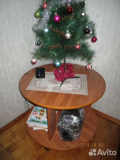 Продам тумбу под телевизор и журнальный столик